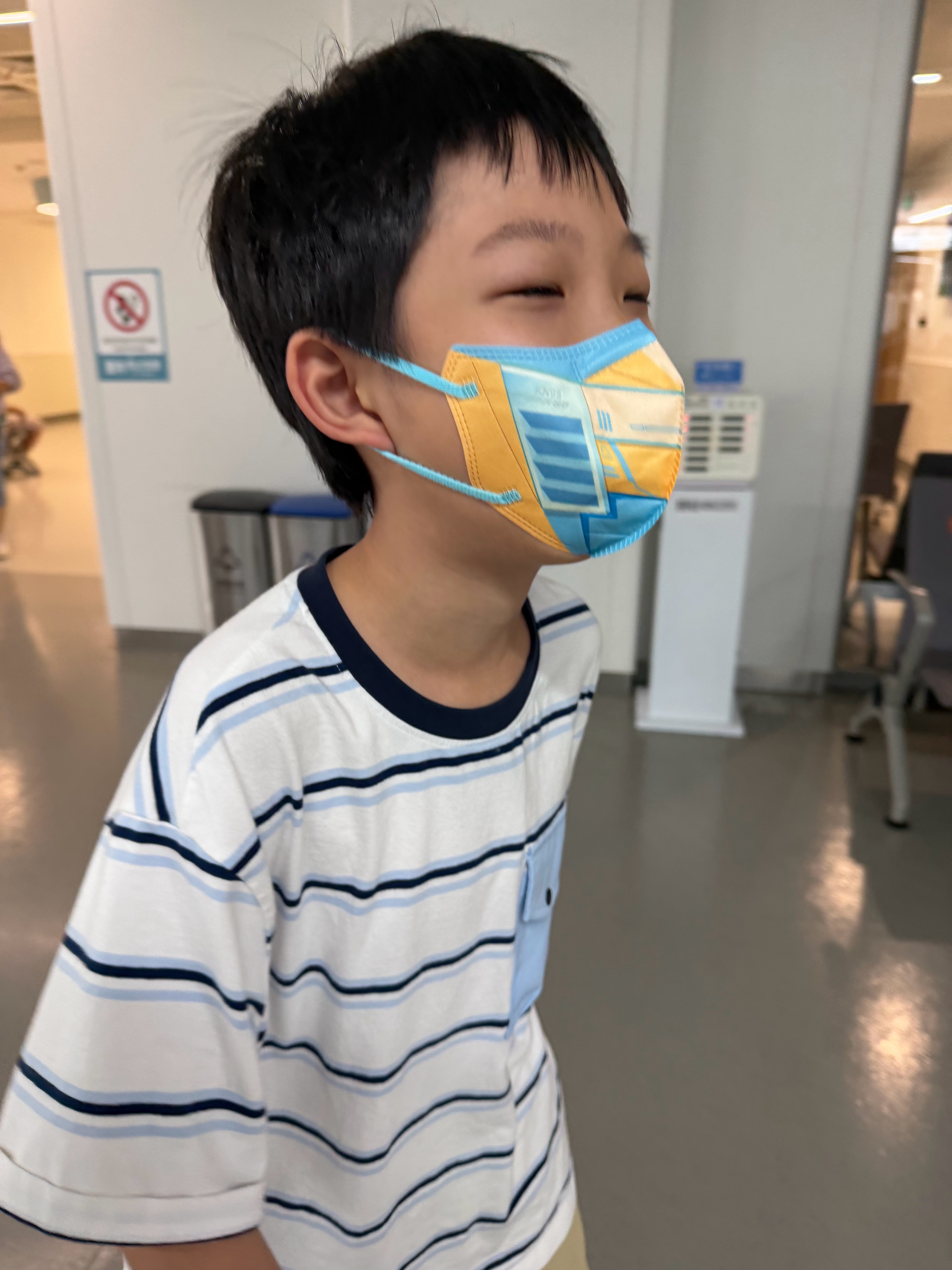 这个娃牙龈疼，又来医院了。结果就是口腔溃疡，医生说自己回家等慢慢好。我如果不带他