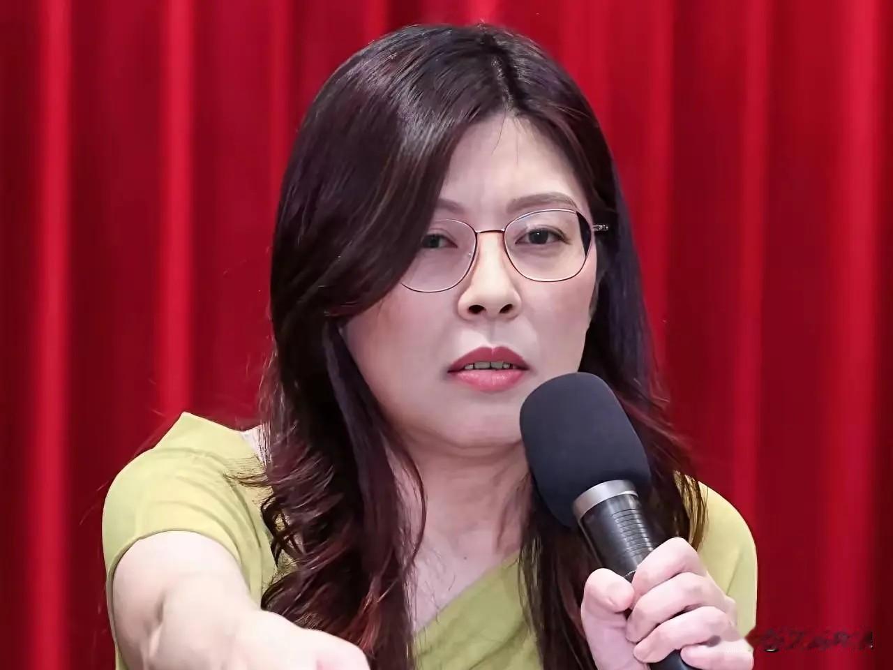 郑丽文：毫无疑问！我是中国人！
郑丽文说
我写的字
是中国字
我说的话
是中国话