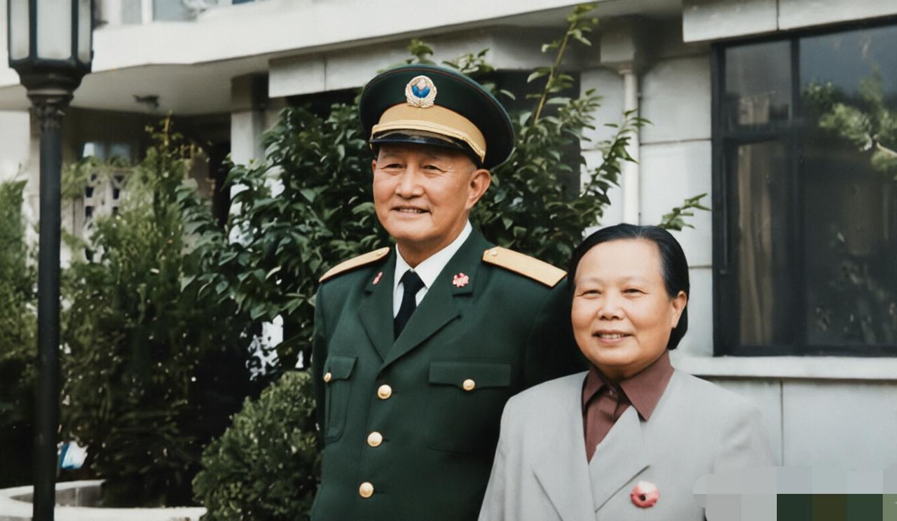她是开国上将夫人，相亲时嫌对方年纪大麻子脸，二哥开导妹妹：就比你大六岁，人品才最