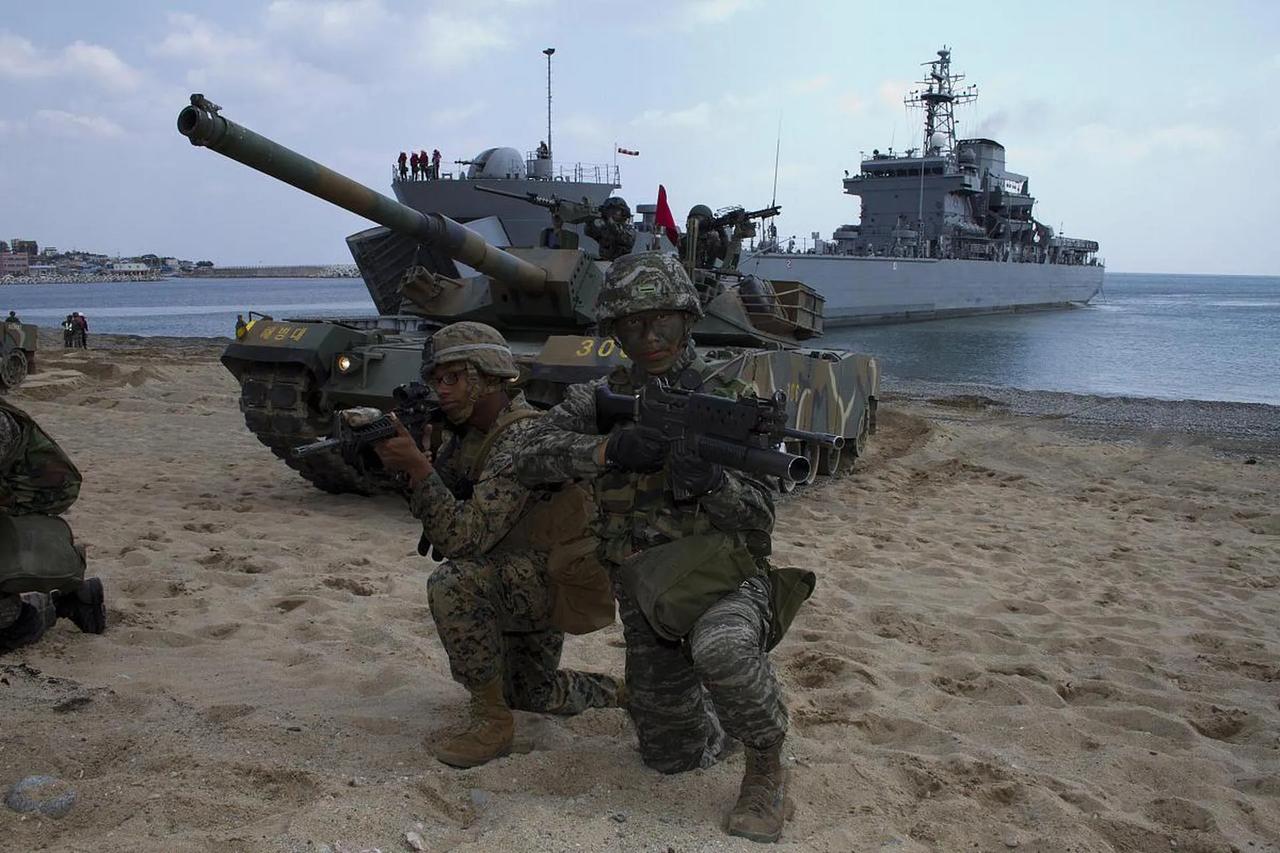 再来聊一下美国把中程导弹发射器部署到菲律宾吕宋岛这个事儿，这对我国来说是一个不小