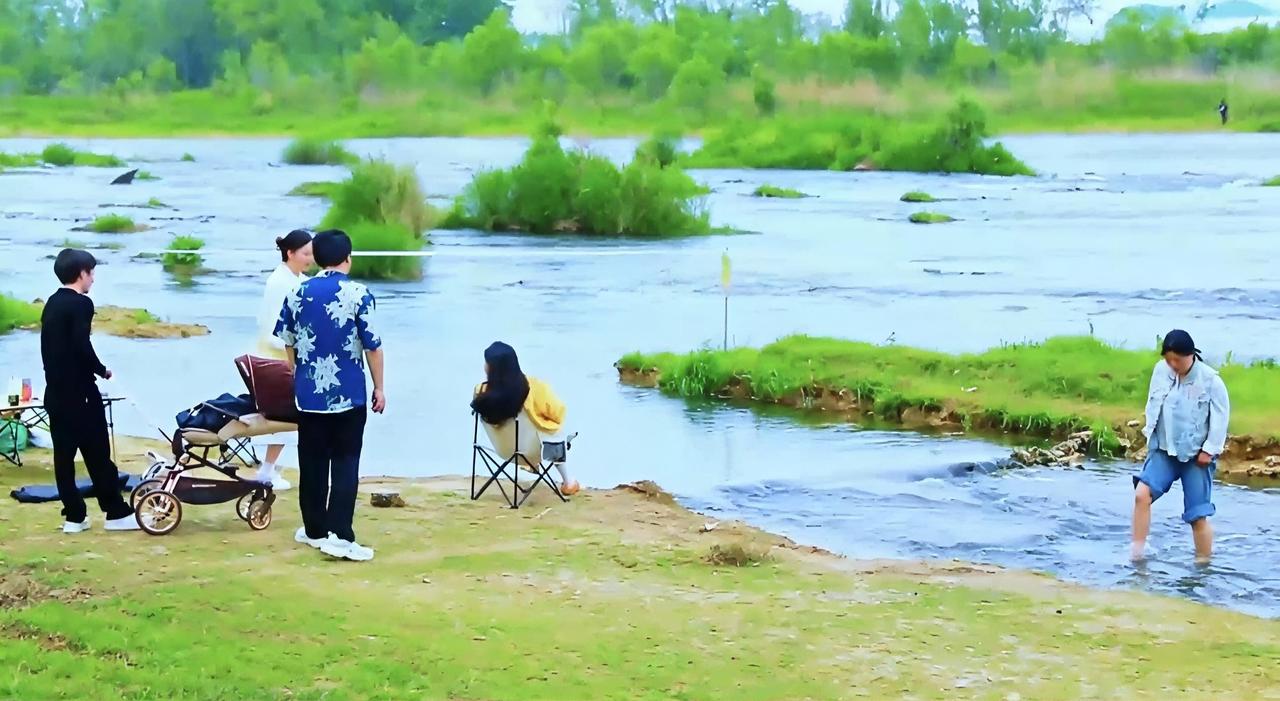 还记得小时候在河边捉鱼摸虾的快乐吗？
那天阳光正好，我带着孩子驱车20分钟出了新