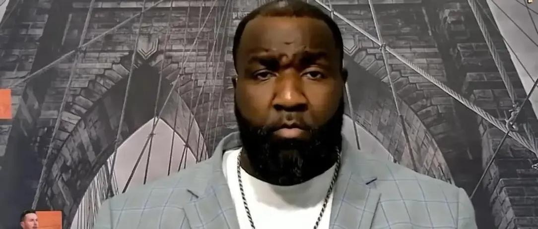 复出就四连败！湖人彻底乱了
 
詹姆斯一回来，湖人不会打球了。过去四场，球队场均