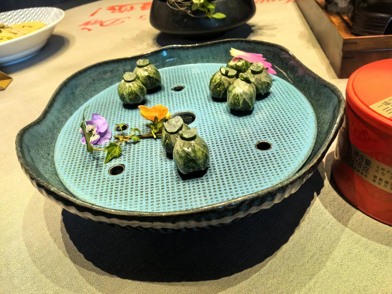 2025 - 5 - 10
中心的菜品肯定得有几道硬菜。像砂锅啤酒鲈鱼就很不错，