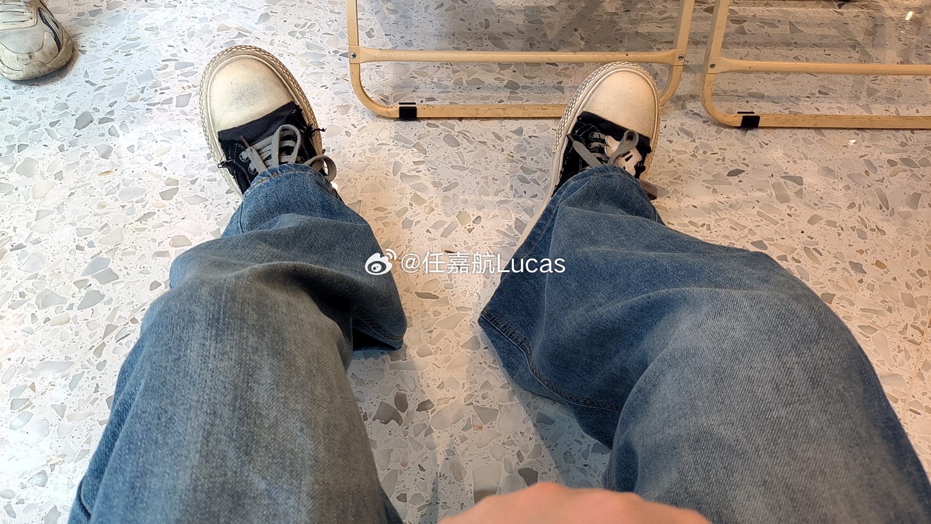 我发现工作其实用哄人两个字可以概括。第1类是哄身边强关系的人。比如主播需要哄核心