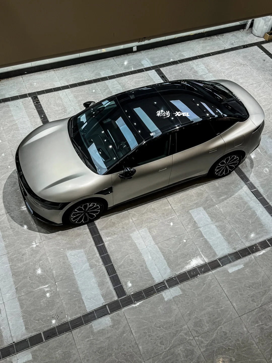 哑光车衣这质感太超强了吧，极氪007云霭银