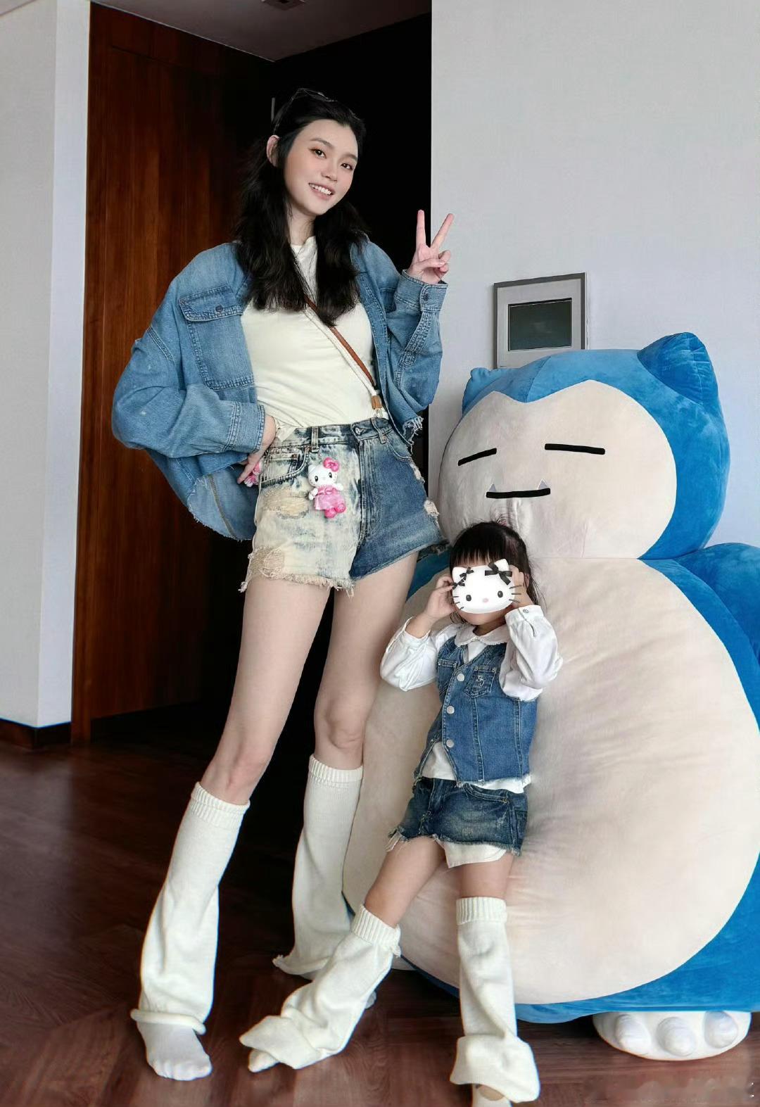 #奚梦瑶3岁女儿腿长#基因如此强大，小明女儿也是大长腿 ​​​