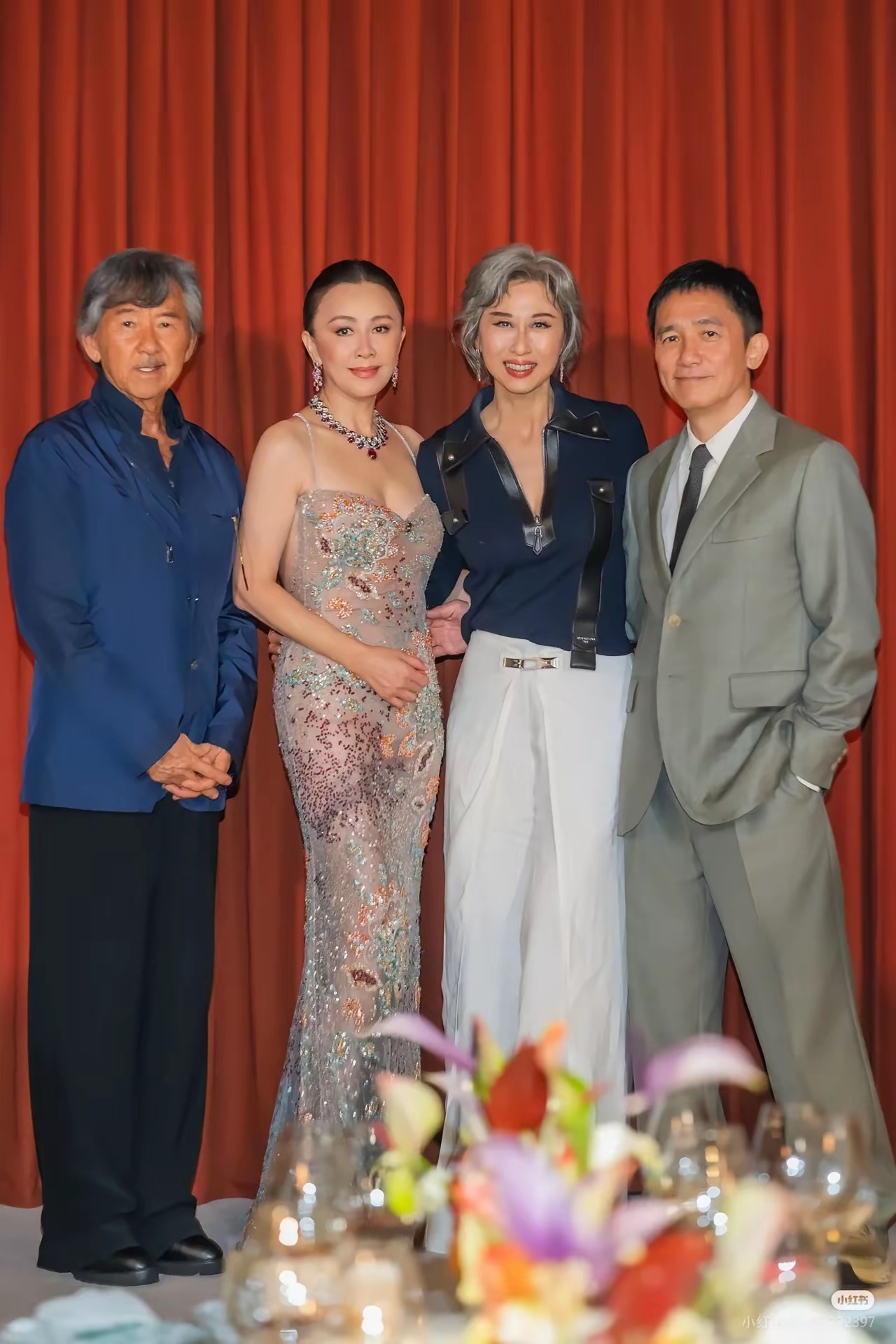 穿过叶倩文的腰的梁朝伟的手，他真的是社恐人设吗 