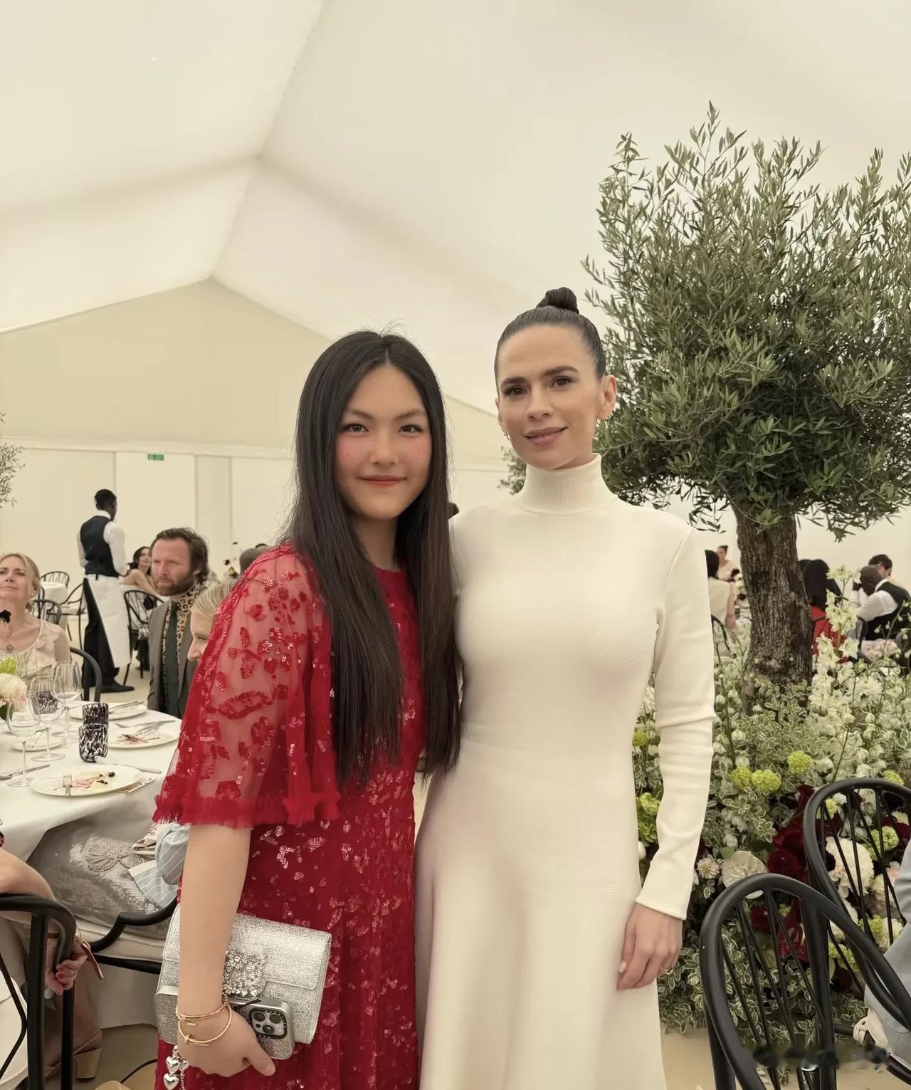 李湘好像不管是做什么都有人吐槽，有人吐槽她的审美不好，有人提吐槽她喜欢炫耀。
