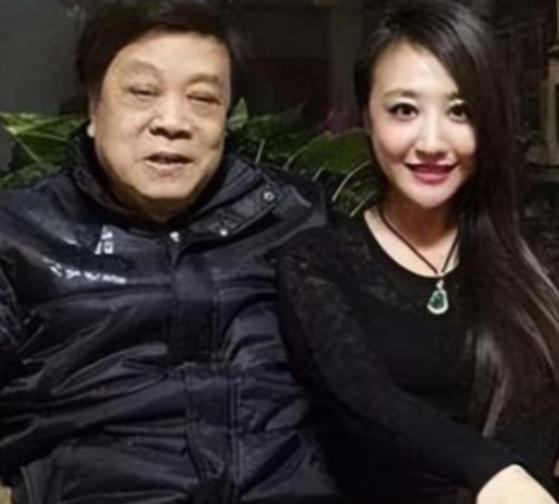 “赵忠祥瞒着妻子与我发生关系多年，并有特殊癖好，令我身心受到严重伤害！”2004