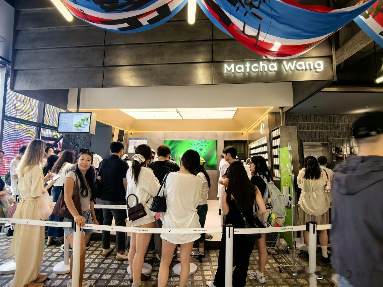 淮海路上Matcha Wang
这家专业抹茶特饮品生意火爆，
吸引了大都是老外光