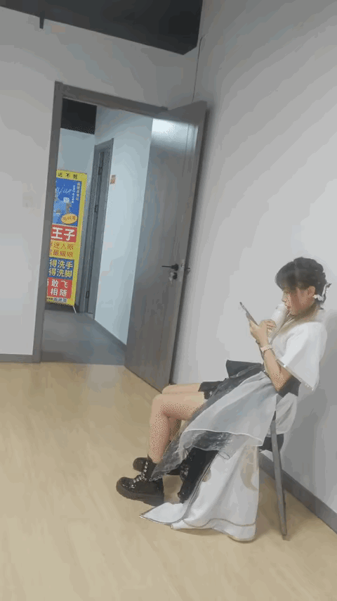 图一：现在吃货小姐姐，想要口吃的都这么明目张胆了吗？
图二：好媳妇的标准，我想大