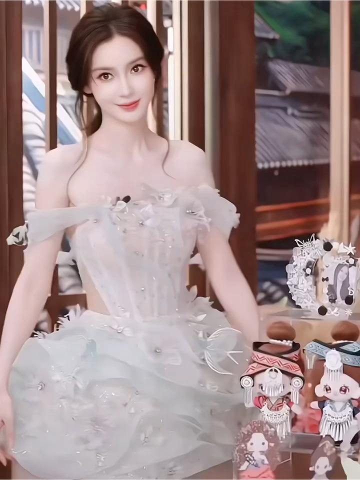 Angelababy直播截图，人间芭比具象化了