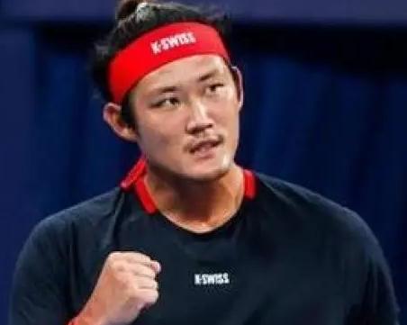 因大雨侵袭，张之臻吴易昺迈阿密站首战延期 ！
       北京时间3月18日晚