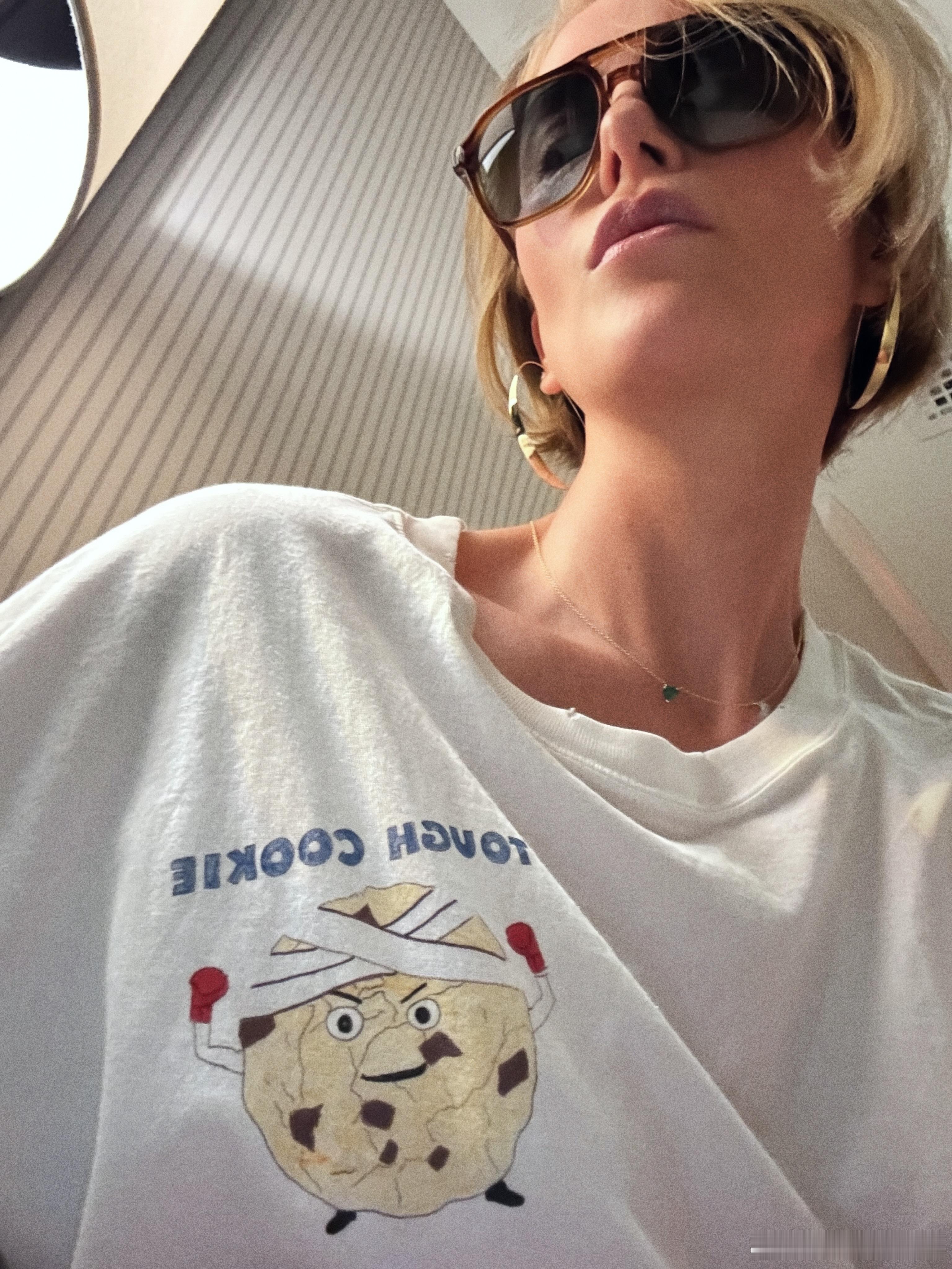 Charlize Theron查理兹塞隆晒新自拍，回到纽约准备继续《奥德赛》的宣