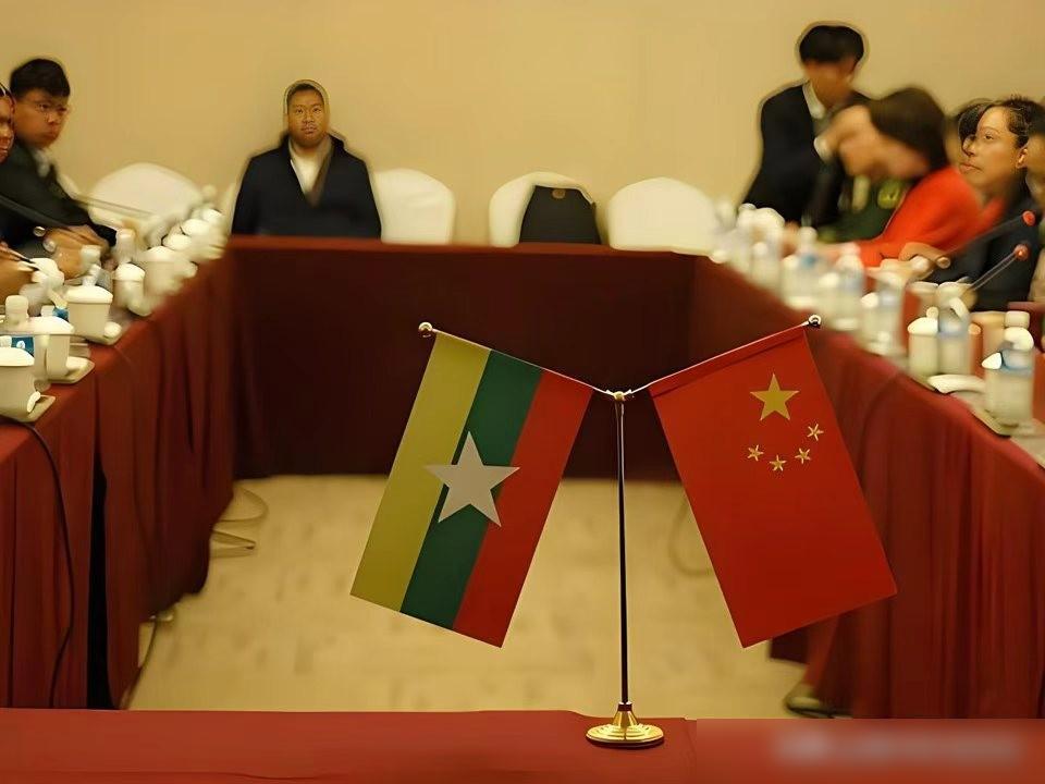 今天传来缅军与德昂军及中方代表在中国昆明市举行秘密会谈的最新消息。

据缅甸媒体