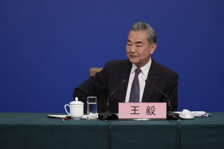中国终于对美亮剑了！慕尼黑会议上，王毅被问到中美关系时，王毅的回复振聋发聩：如果