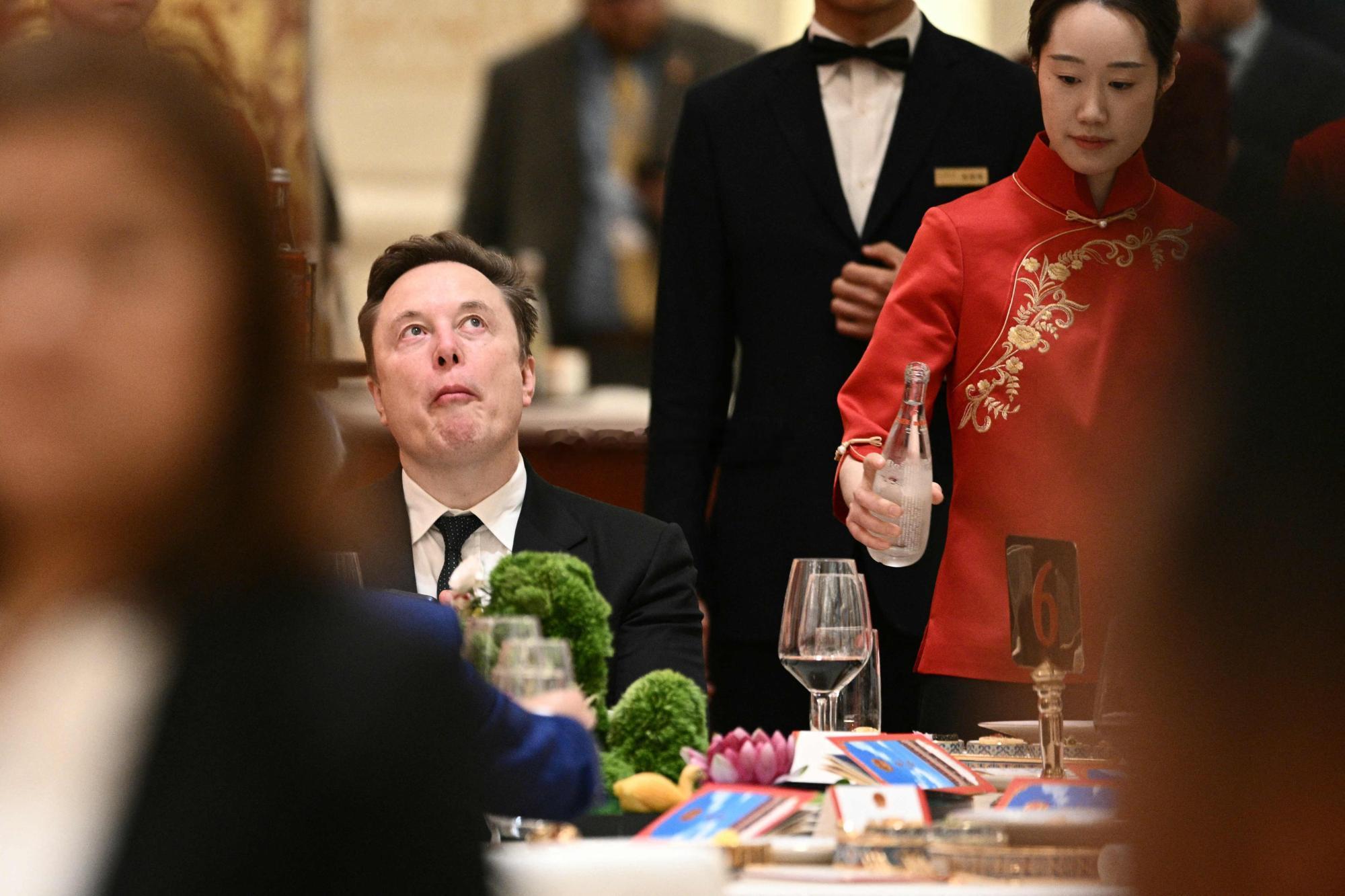 特朗普访华欢迎宴会    马斯克、库克、黄仁勋马斯克库克黄仁勋等进入会谈现场 ，