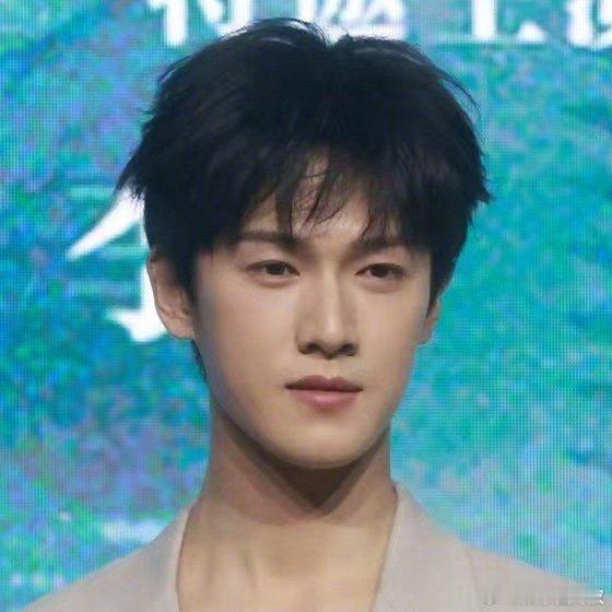 李昀锐 张康乐 何与今日活动生图🈶你喜欢哪一款，这三张脸应该不难选吧[并不简单
