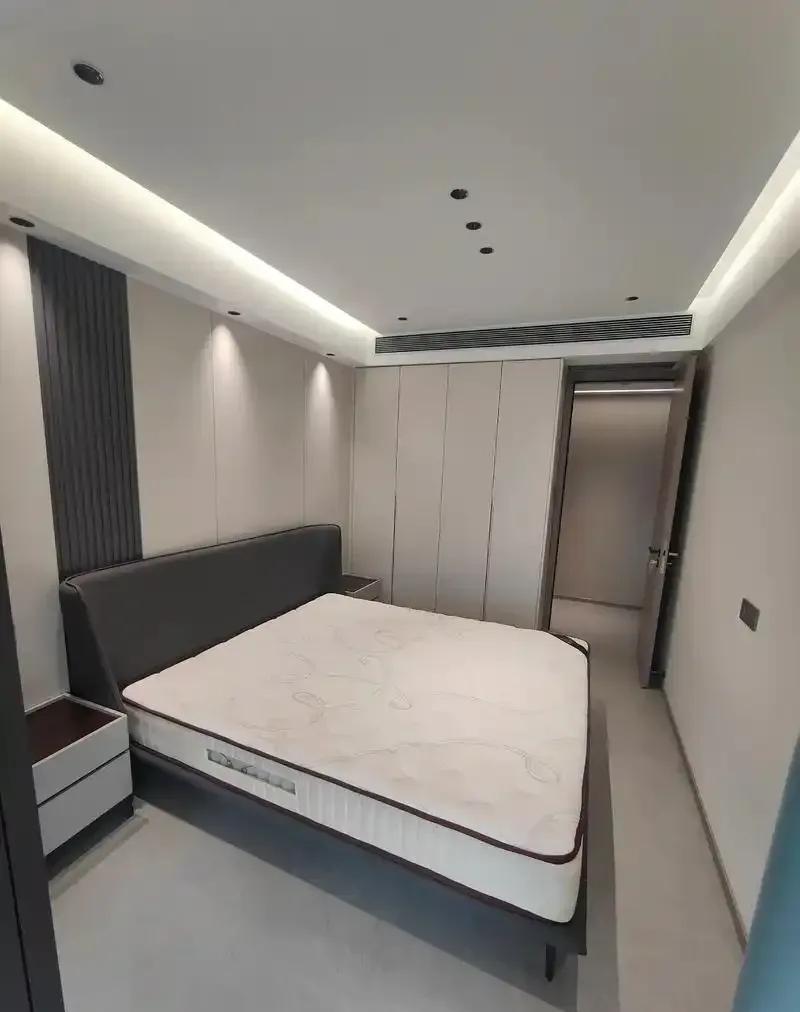 婚前我妈给我买的房子一直空着，小姑子离婚后，老公想让小姑子住我那套房子
理由是，