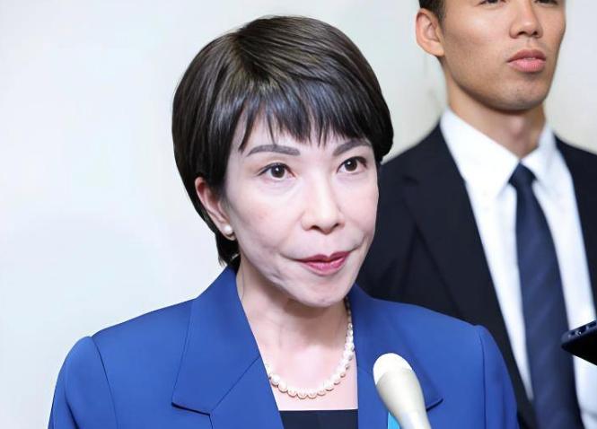 日本宣布了！

11月18日，日本股市崩了，早盘日经225指数直接跌了1000多