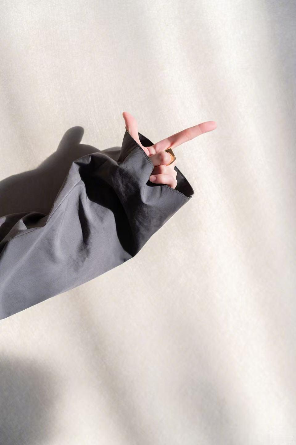 杨幂腊八比八营业杨幂腊八粥营业 杨幂腊八粥营业，没有自拍吗~~~ 