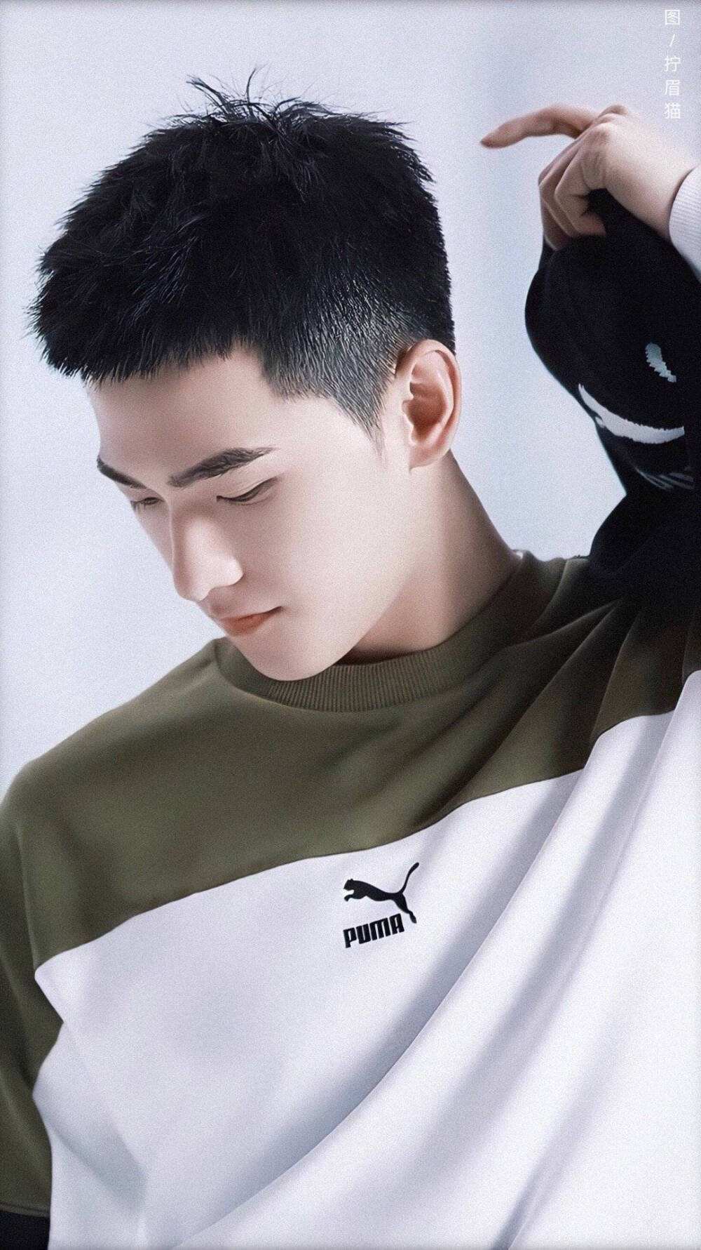 你是我眸中温暖不息的人间烟火，你是我心头交相辉映的皓月朗星。
