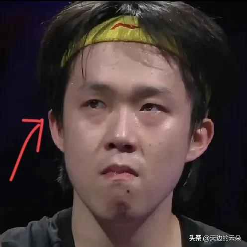 2比4输给松岛辉空，王楚钦当场掉眼泪了。

这眼泪砸下来，说句惹众怒的实话，反而