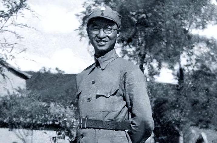 1961年，陈赓因病去世，临终前曾和妻子说：有2件事怕你承受不起
 
这一幕发生