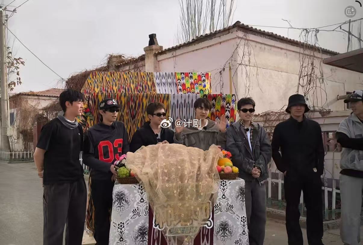 十个勤天要搞大事 新疆这片土地真的有毒，十个勤天一到就自动开启载歌载舞模式，掀起