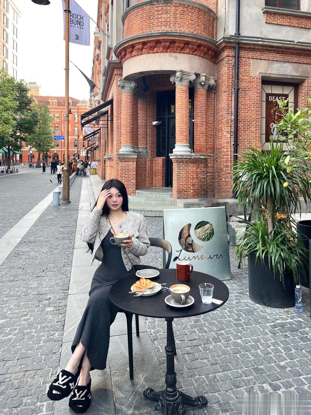 上海的妖风差点把我吹没了[泪] ​​​
