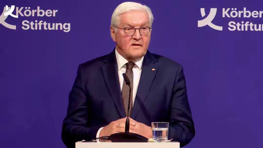 刚刚，德国总统开始骂美国，骂的痛快！在德国，总理说了算，总统是牌位。总理对美国不