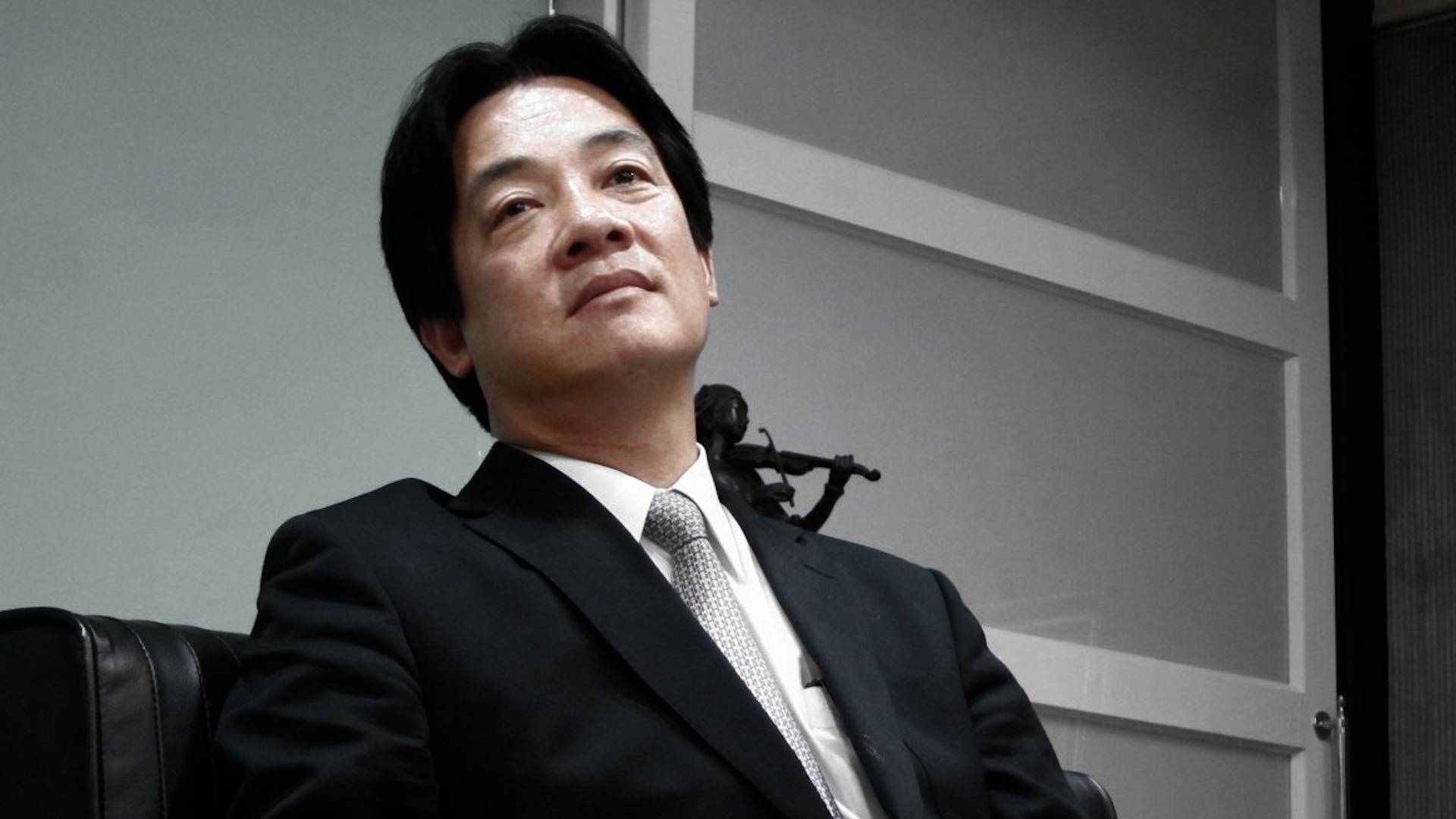 两贼侵门踏户，民进党竟拍手叫好，认爹成瘾，赖清德探好逃跑路线