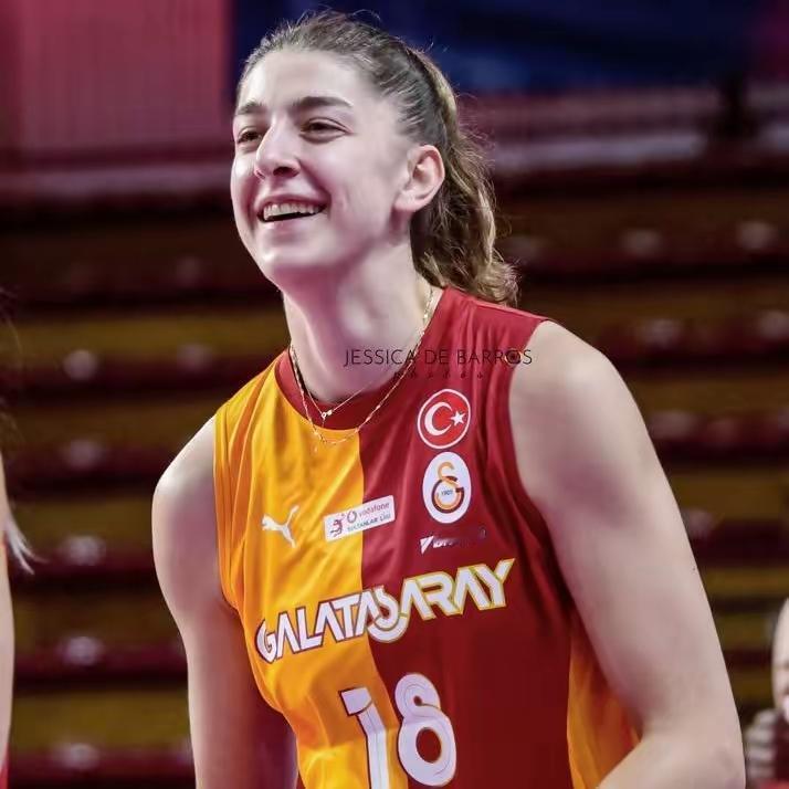 一般外援还真适应不了天津女排。
传闻下赛季的波兰外援卢卡西克要来天津女排，摆明是