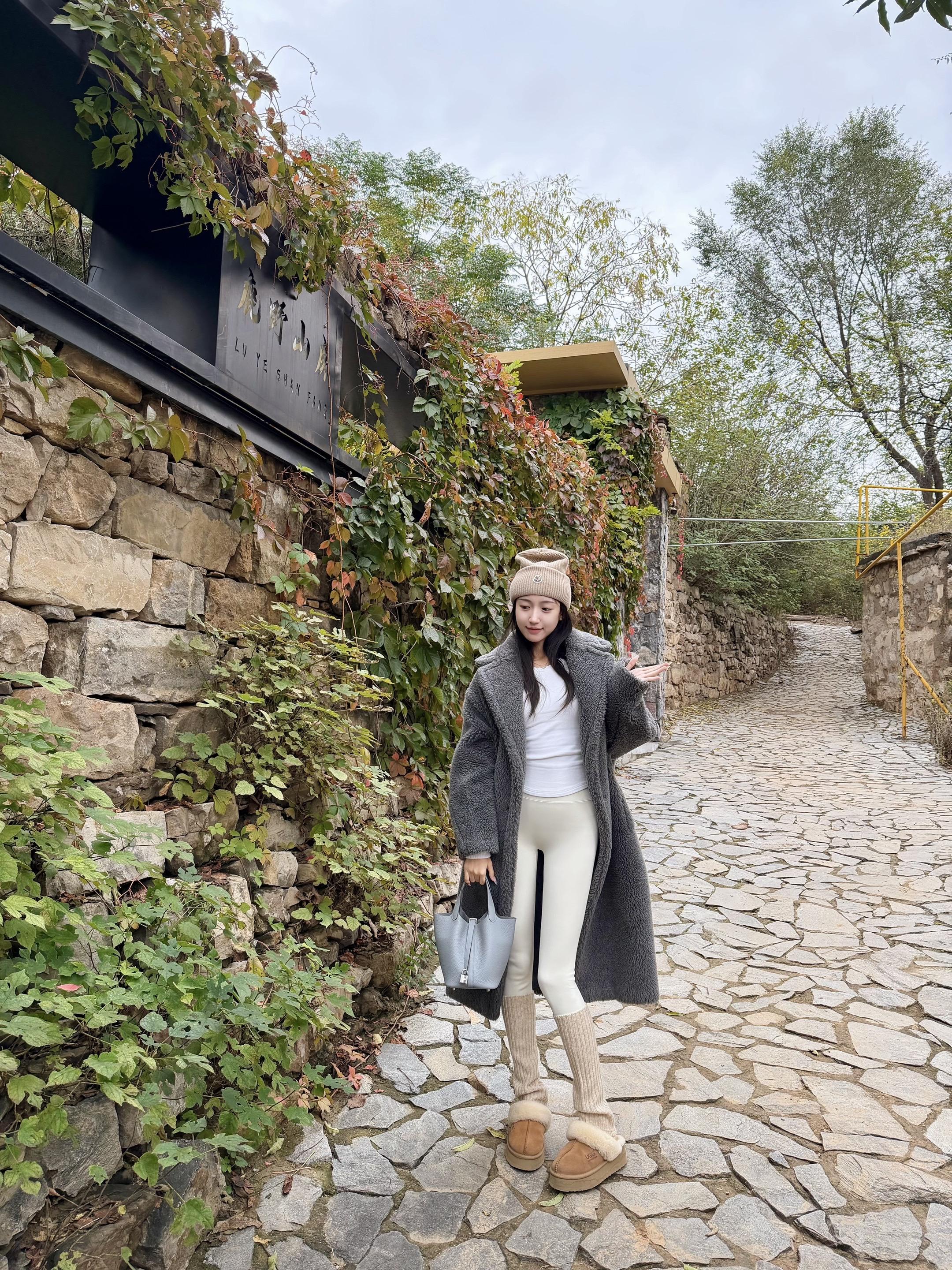 久在樊笼里 复得返自然⛰️。