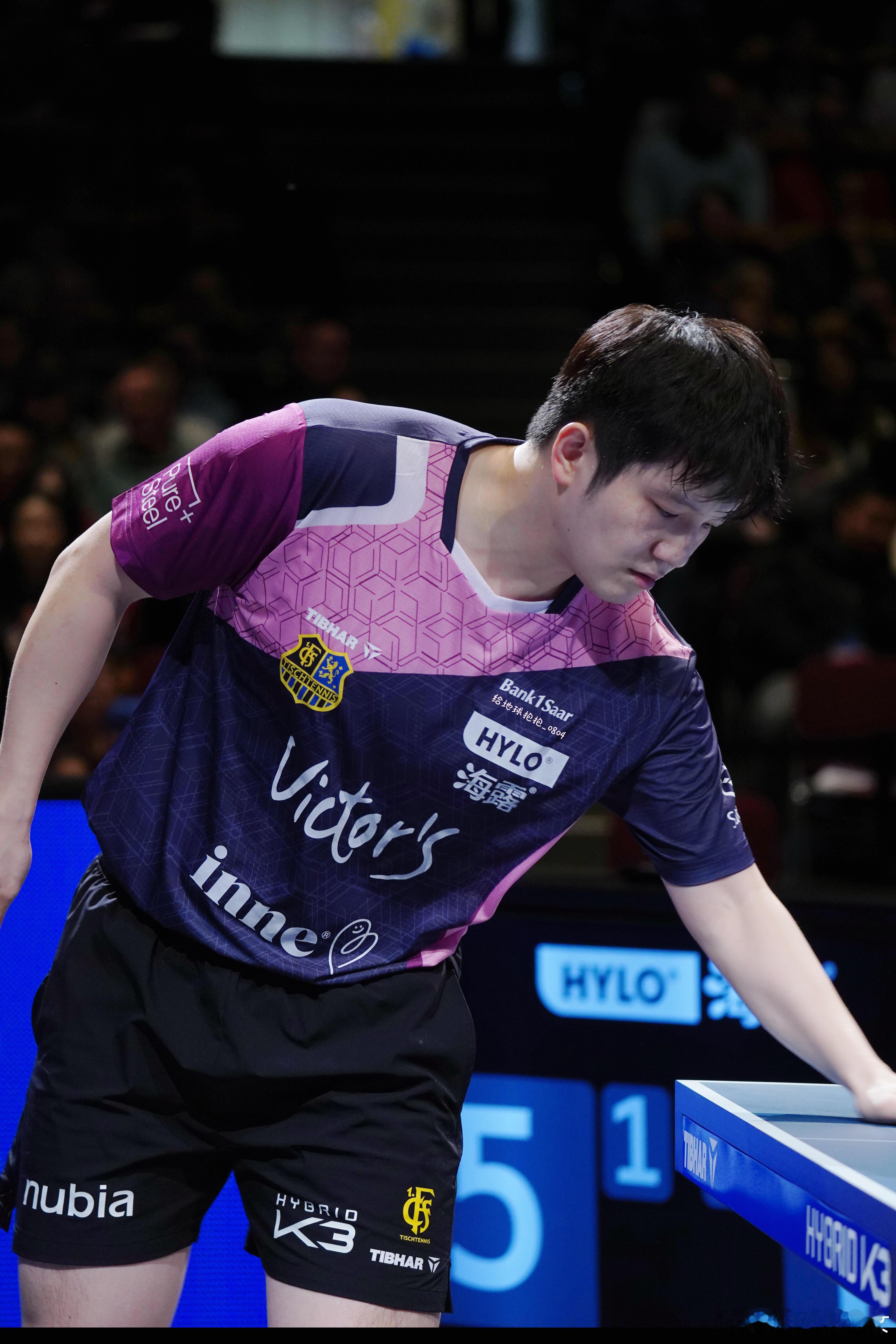 功夫熊猫的粉色战袍！樊振东穿得越粉 打的越狠！ 