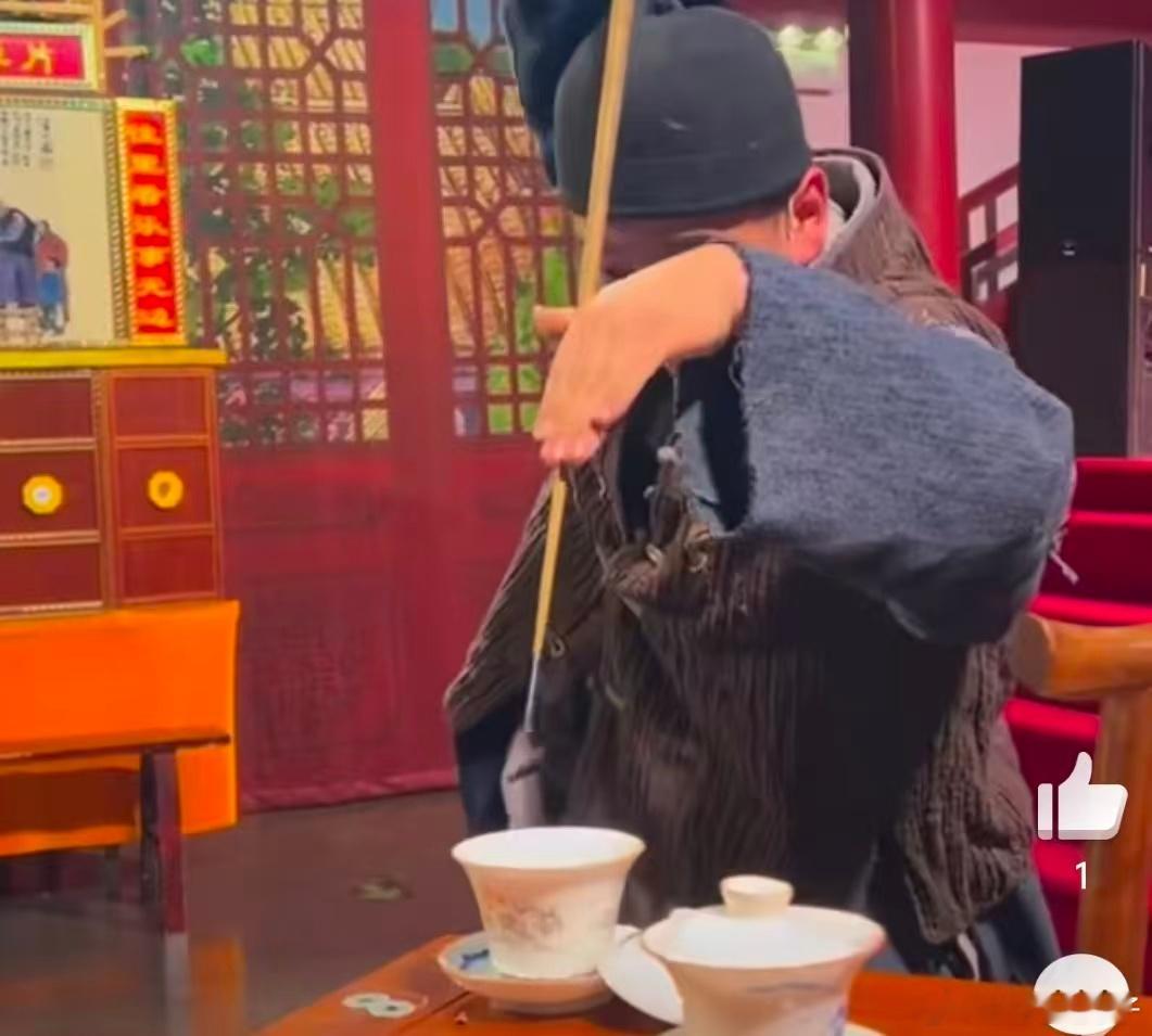 在这里，既能感受古都的庄重典雅，也能拥抱前沿的科技潮流；既能品味地道的京味美食，