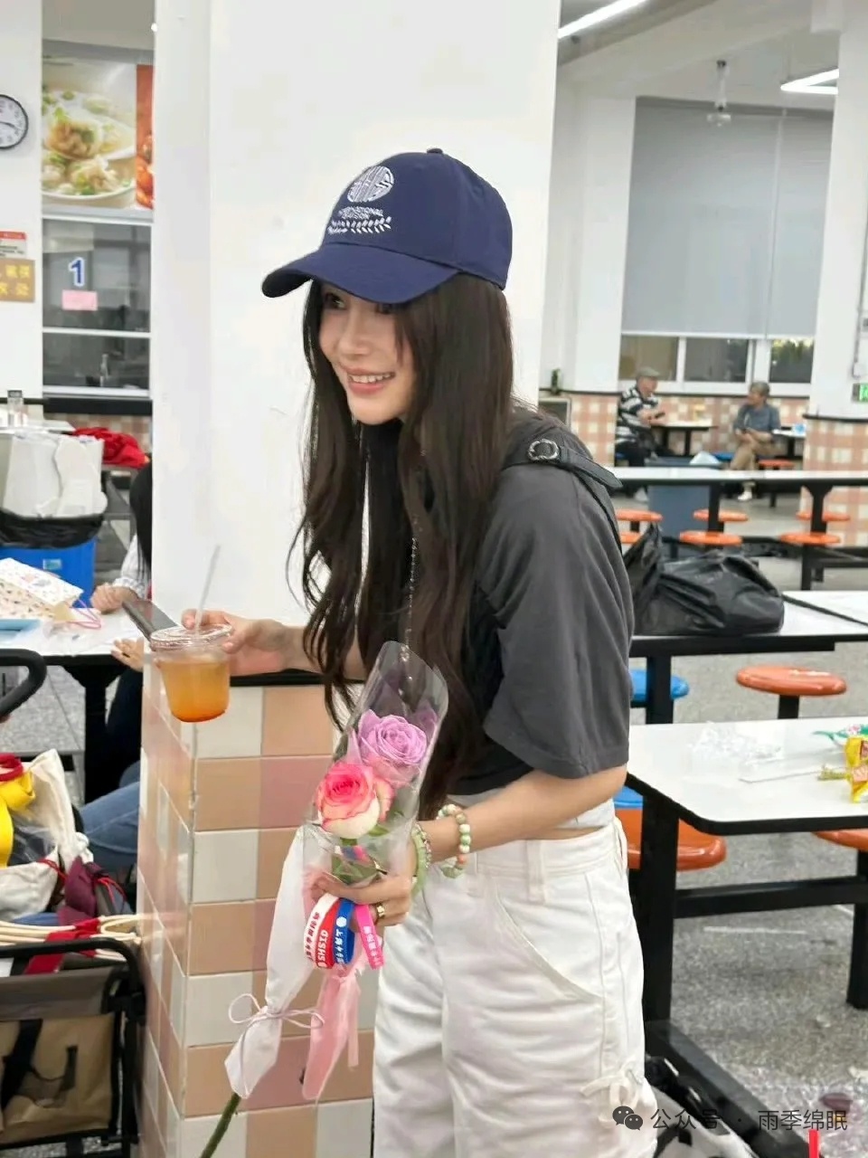 上海某国际学校的校园公益义卖会上，一场意外的“偶遇”，Angelababy她只是