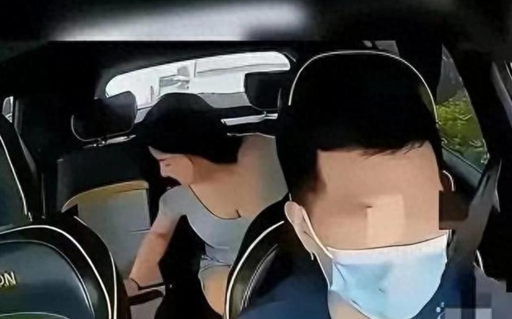网约车司机拉到 "稀客" 有多崩溃！"稀客" 美女上车就宽衣解带，接着就是 "裤