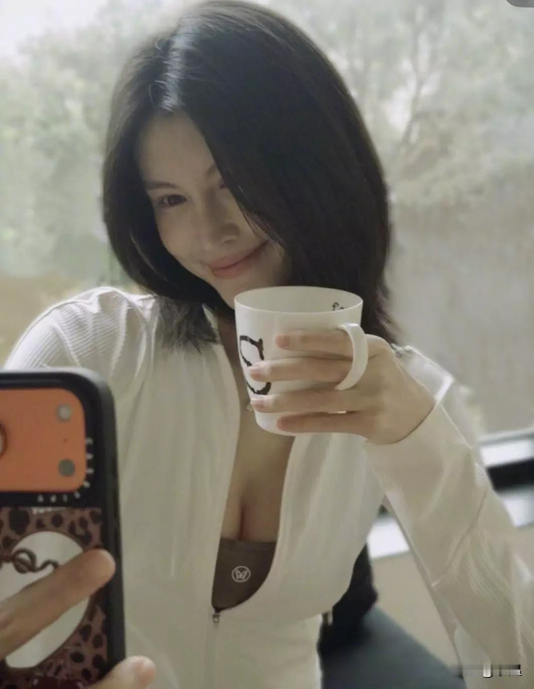 在爱情里，“一个爱你的人会舍得不联系你吗”这个问题真的很扎心。从本能讲，真爱你的