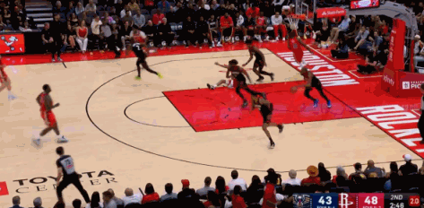 不复当年！杜兰特追身三分骗得离谱！
在今天NBA常规赛火箭对阵鹈鹕的第二节比赛中