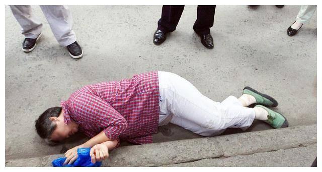 “太解气了！”2021年，湖南女大学生小李善意扶起倒地老人反被讹诈，要求赔偿50