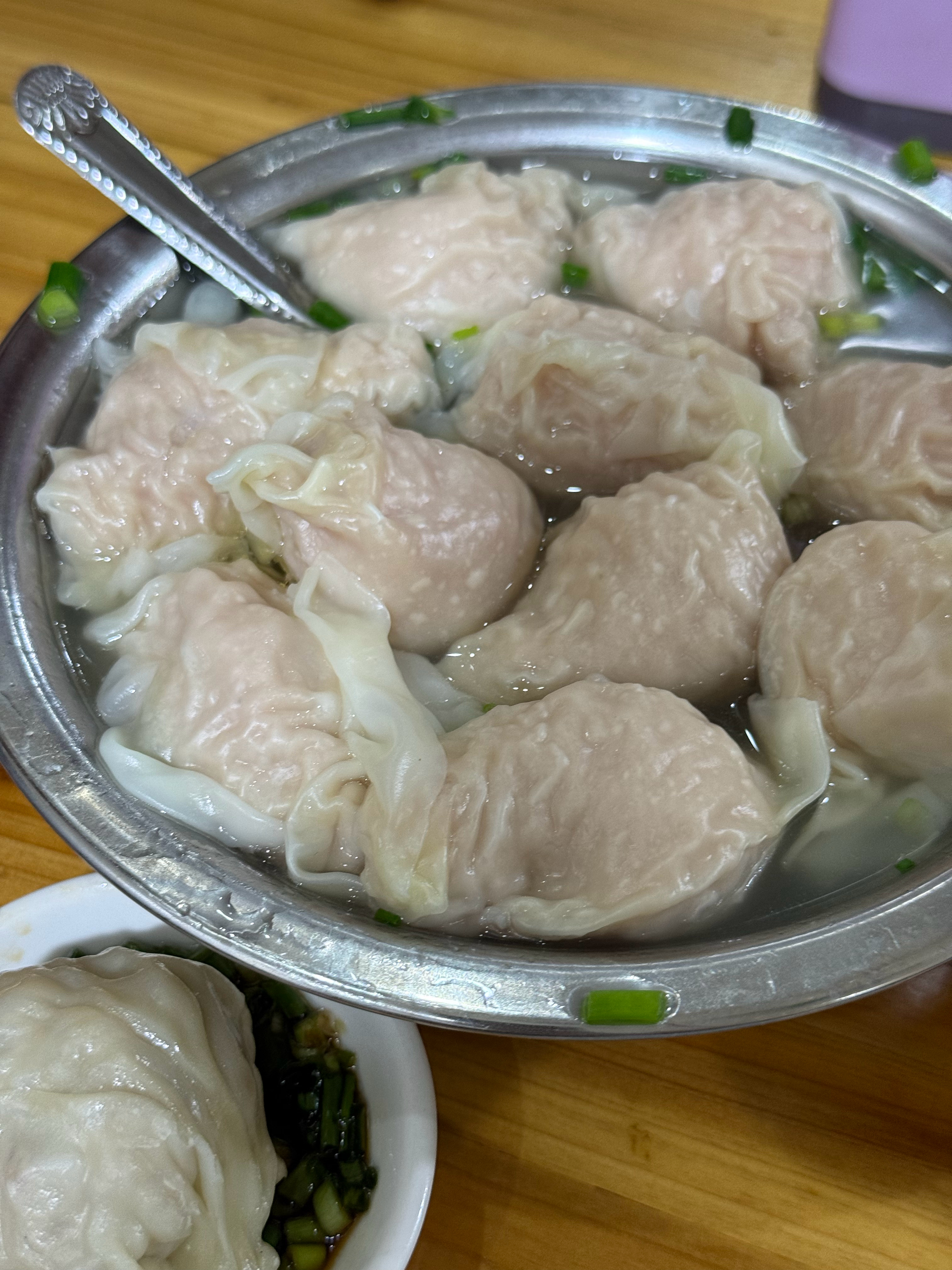 又坐上了网友的豪车，谢谢从南宁来玉林带我逛玉林[嘻嘻]还做好攻略[点赞]身为玉林