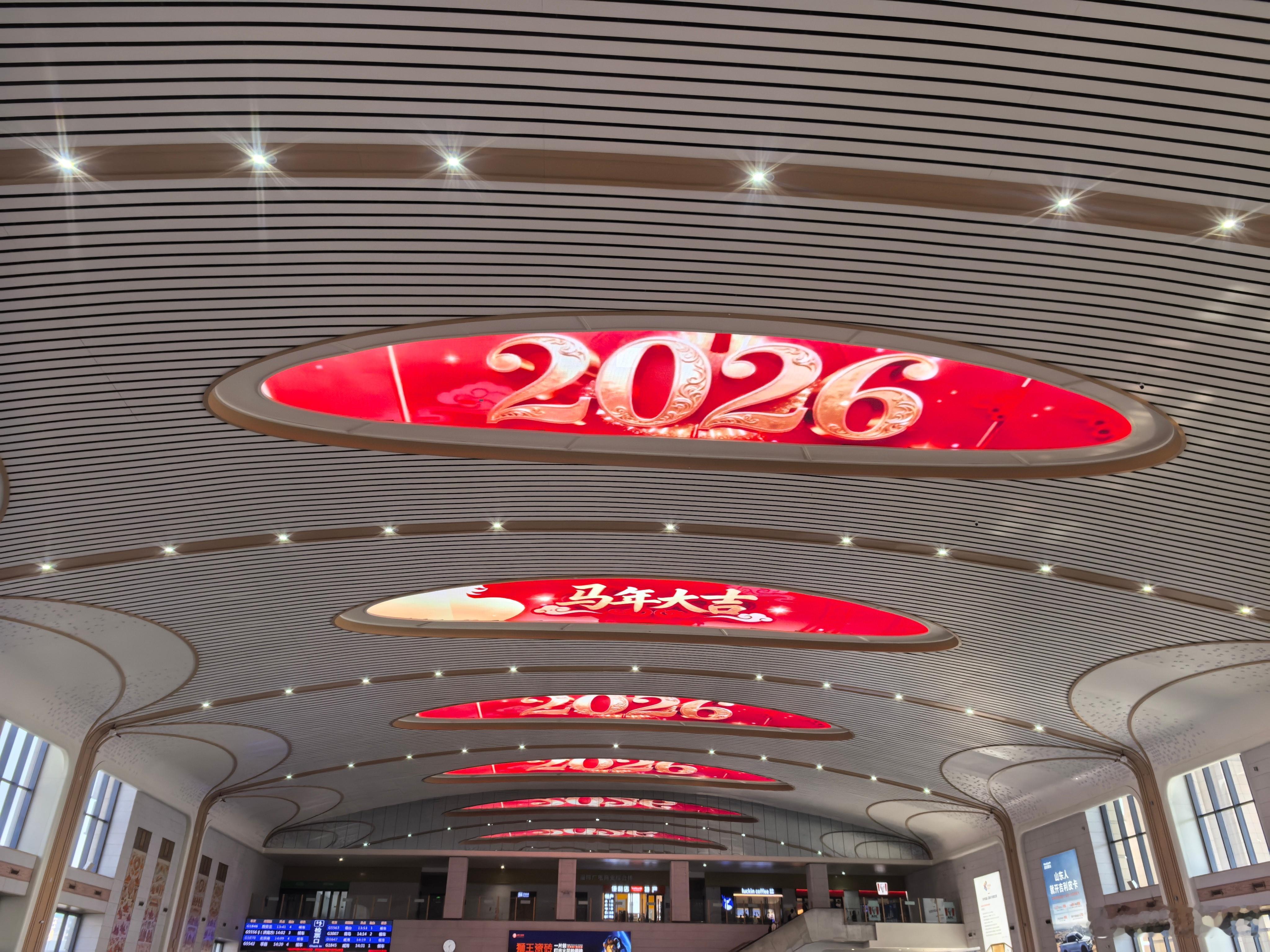 【春节 正月初三】候车中，准备回北京了。来，一双肩包一拉杆箱，满满的。回，一双肩