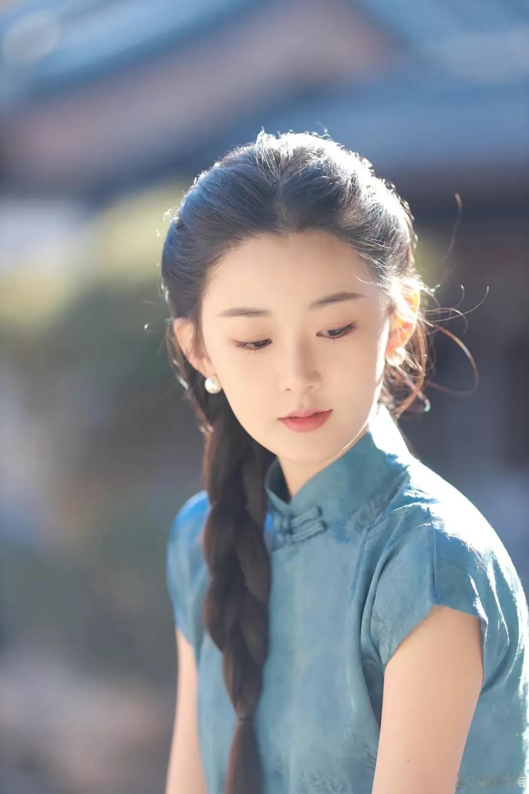 旗袍美佳人，气质超美，清纯典雅，落落大方