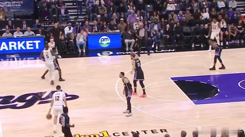 无东无皇里夫斯称王牛逼单核的机会不多，他能抓住 ​​​