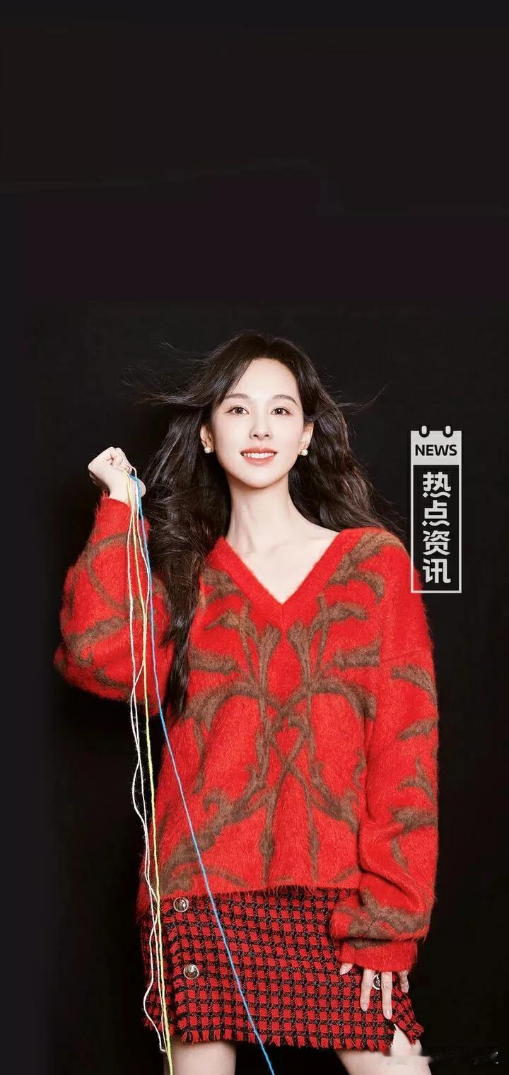 陈都灵可塑性拉满了！

她在新剧中穿黑袍戴面纱捏黑暗风、用实力诠释着演员的多面性