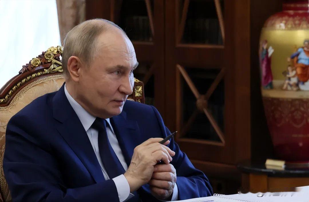 普京：俄每家至少3孩！

普京近日罕见指导计划生育：“我曾多次强调，养育三个及以