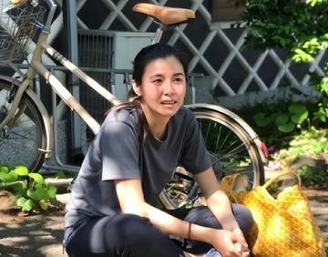 51岁蒙嘉慧久违在香港参与活动，整个人改变好大，身形臃肿肥胖，目测体重接近200