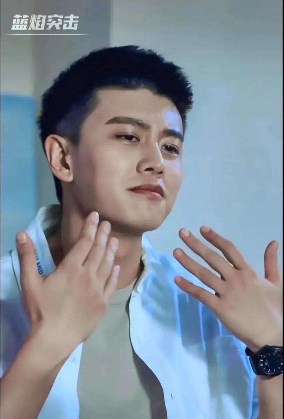 电视剧蓝焰突击[超话] 
谢谢任嘉伦的李溪成，向所有英勇的消防战⼠致敬！愿每次出