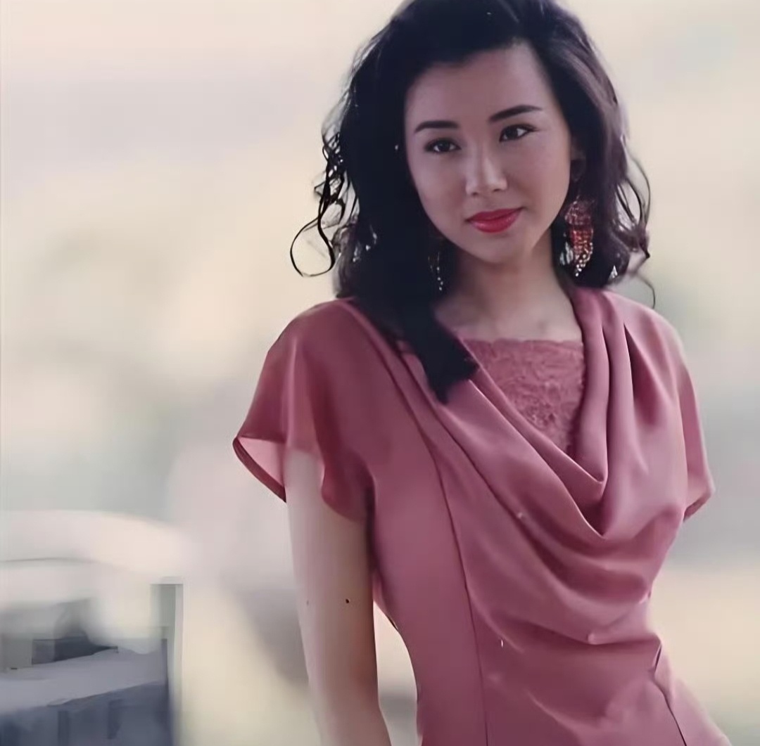 萧蔷晒一字马回应加盟浪姐萧蔷官宣加盟《乘风2026》，直接甩了一张一字马神图出来